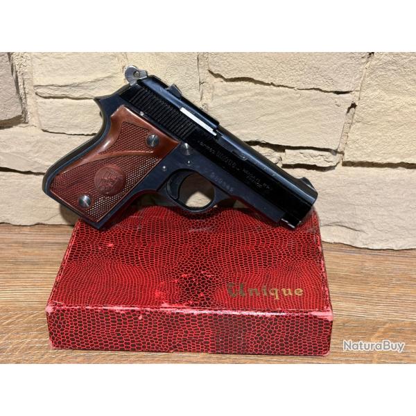 Pistolet Unique cal 22lr  + 1� sans prix de r�serve