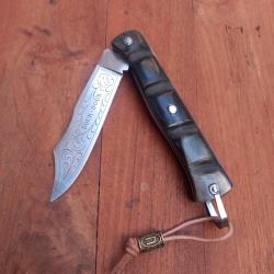 Joli Couteau DOUKDOUK Manche Corne de Buffle sculpt&eacute;