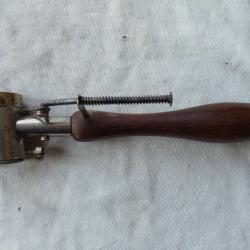 1 chargette niveleuse gradu&eacute;e en cuivre nickel&eacute;.en bon &eacute;tat.