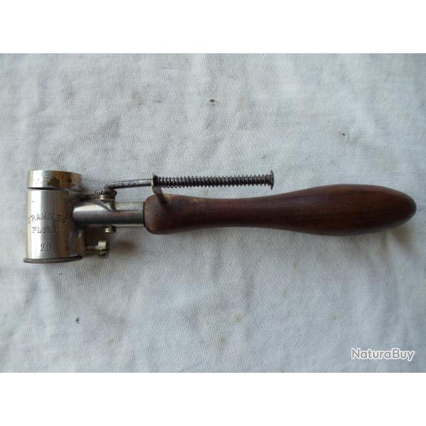 1 chargette niveleuse gradu�e en cuivre nickel�.en bon �tat.