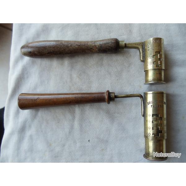 2 chargettes gradu�es � plomb et poudre  en laiton et cuivre nickel�.