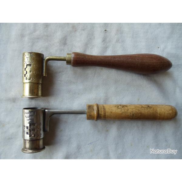 2 chargettes gradu�es � plomb et poudre  en laiton et cuivre nickel�.en bon �tat.