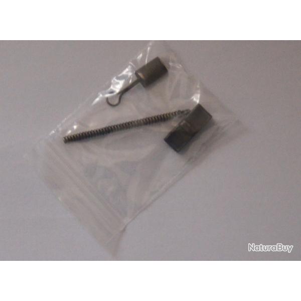 Un kit pi�ces de remplacement culasse FAMAS