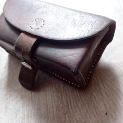 1940 : Trousse, pochette &agrave; mat&eacute;riel, entretien parabellum P06, P06/24 Suisse ou r&eacute;volver 1882/29.