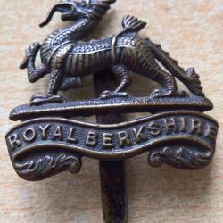 Insigne b&eacute;ret cap badge Anglais WW2 du R&eacute;giment Royal Berkshire