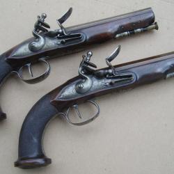 Paire de pistolets &agrave; silex