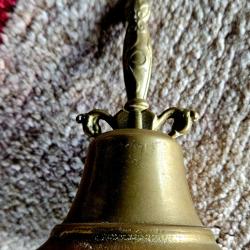 Cloche ancienne en laiton massif - ann&eacute;es 1940/1950 - son clair - d&eacute;co vintage