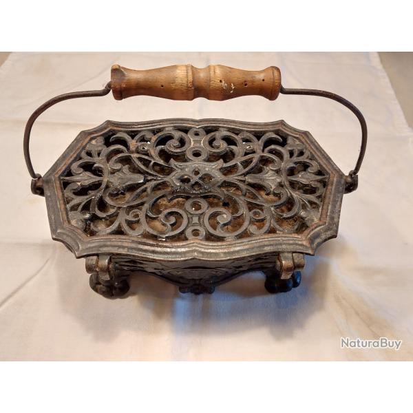 Chaufferette ancienne en fonte