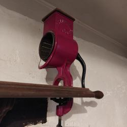 R&acirc;pe &agrave; fromage ancienne