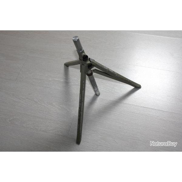 Tr�pied tubulaire pour optique Russe