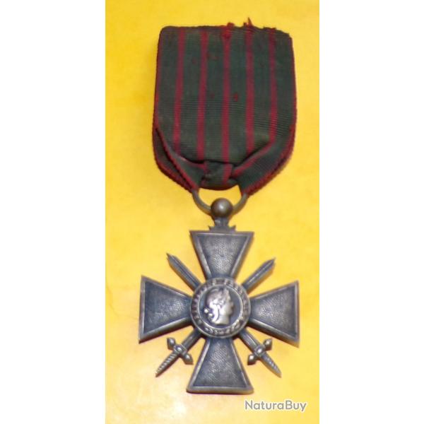 M�daille D�coration Militaire CROIX DE GUERRE 1914-1917 REPUBLIQE FRANCAISE   ,  BON ETAT VOIR PHOTO