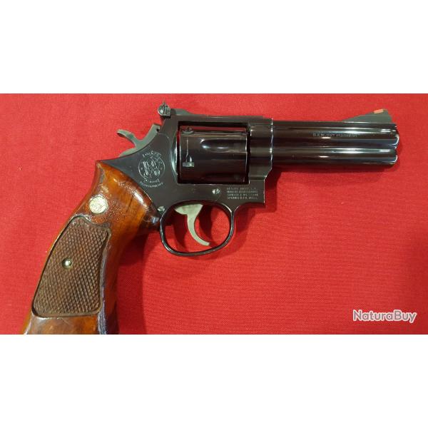 SMITH & WESSON REVOLVER MOD.586 5" CAL. 357 MAG. CROSSE BOIS TRES BON ETAT