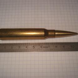 une cartouche de 408 Cheyenne Tactical ou 408 Cheytac, ogive blind&eacute;e, pour collection