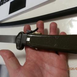 Couteau parachutiste allemand &agrave; lame gravitaire BW 73