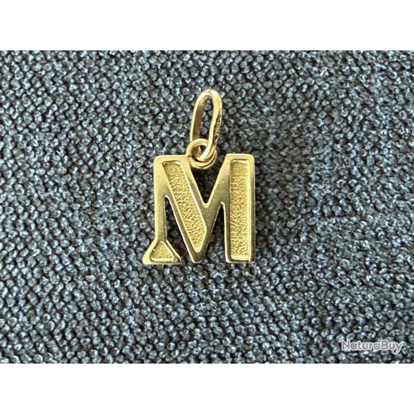 Pendentif or massif 18 carats - lettre M