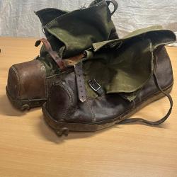 Ancienne paire de surchaussure militaire ski chasseur alpin