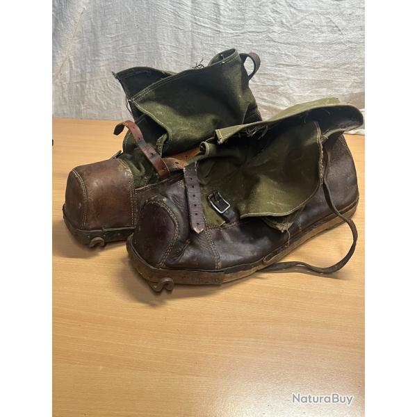 Ancienne paire de surchaussure militaire ski chasseur alpin