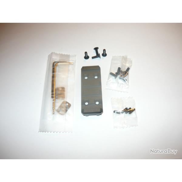 1 Adaptateur (5 slots) pour bande ventil�e de fusil ( superpos� ) + 4 visses de rechange