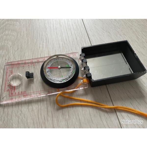 Livre randonn�e s'orienter + boussole