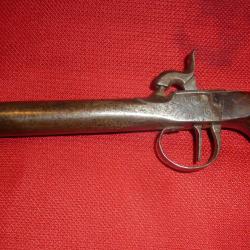 Grand pistolet &agrave; coffre &agrave; percussion