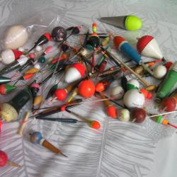 Lot de bouchons et plumes pour la p&ecirc;che au coup
