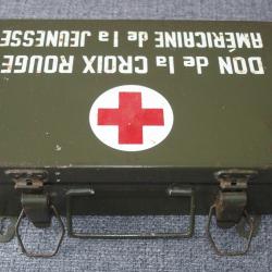Caisse premier secours US Don de la Croix Rouge Am&eacute;ricaine de la Jeunesse