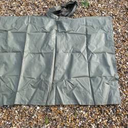 Poncho militaire fran&ccedil;ais ,jamais utilis&eacute;,en cir&eacute;.Id&eacute;al pour activit&eacute; ext&eacute;rieure pluvieuse :chass...