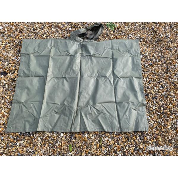 Poncho militaire fran�ais ,jamais utilis�,en cir�.Id�al pour activit� ext�rieure pluvieuse :chass...
