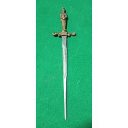 Grand ouvre lettre en forme de stilet