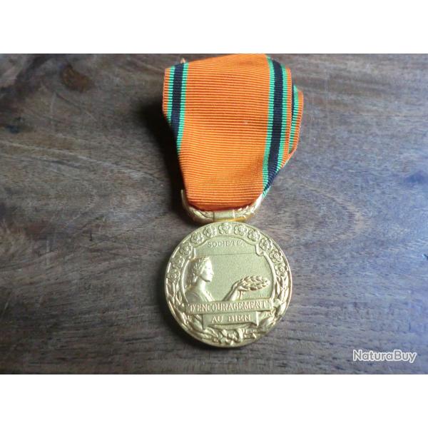 m�daille soci�t� d encouragement au bien