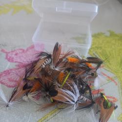 30 mouches de p&ecirc;che avec boite