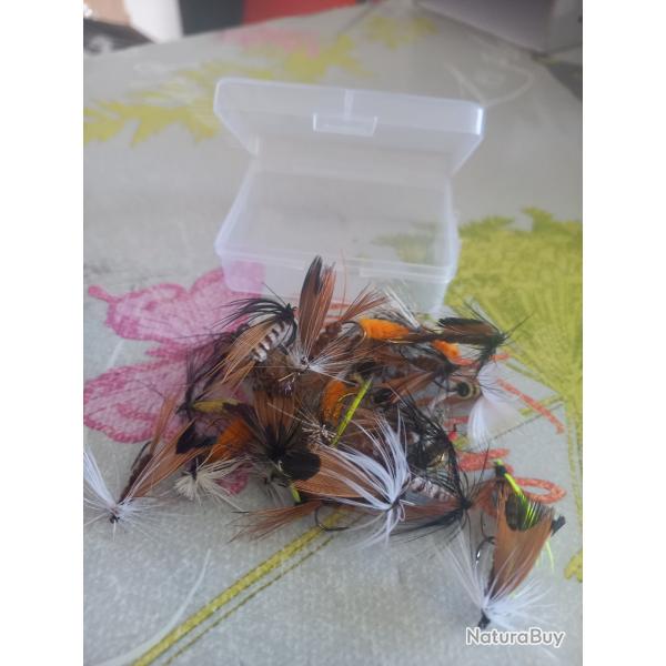 30 mouches de p�che avec boite