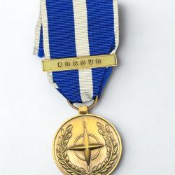 (66.001) M&eacute;daille de l'Otan pour le Kosovo