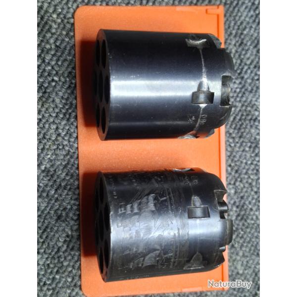 Lot de 2 Barillets Poudre noire Cal 36 dans l'�tat.