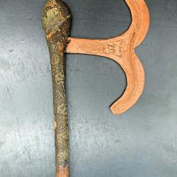 BELLE HACHE TRADITIONNELLE SONGYE, PEUPLE BANTOU, CONGO, COGN&Eacute;E EN CUIVRE FORGE, AFRICAIN