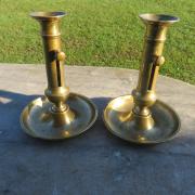 Bougeoir Ancien En Laiton – Modèle à Poussoir – Hauteur 17 Cm