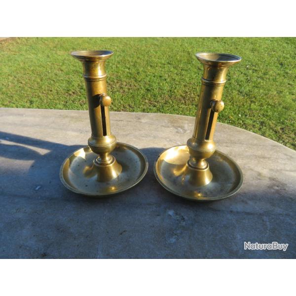 Ancienne paire de bougeoirs en laiton massif avec poussoir - FRANCE (XIX�)
