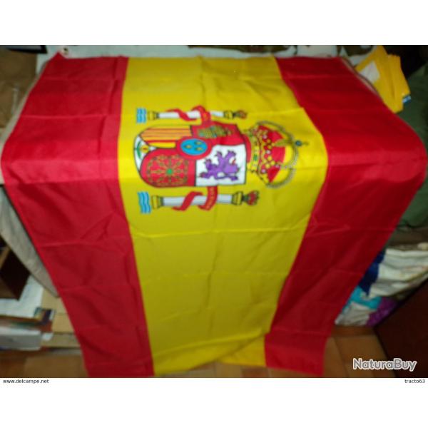 DRAPEAU DE L'ESPAGNE�, DIMENSION 150 CM X 90 CM , DEUX OEUILLETS POUR LE SUSPENDRE , ETAT NEUF VOIR