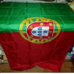 DRAPEAU DU PORTUGAL&nbsp;, DIMENSION 150 CM X 90 CM , DEUX OEUILLETS POUR LE SUSPENDRE , ETAT NEUF VOIR P
