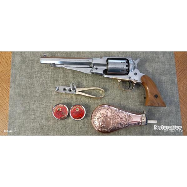 REVOLVER PIETTA 1858 CAL 36 PIETTA 1975 PATINE ANTIQUE PAS UN POIL DE JEU AVEC TOUT SUR LES PHOTOS.