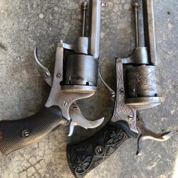 Lot de 2 revolvers &agrave; broche calibre 7 mm