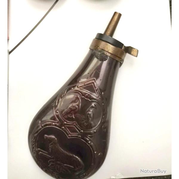 Poire a poudre noire et accessoire perdesolli