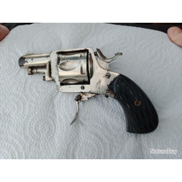 BULLDOG CALIBRE 320 EN TRES BON ETAT M�CANIQUE