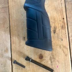 POIGN&Eacute;E MDT &Eacute;LITE CAOUTCHOUC NOIR POUR CHASSIS ET AR-15