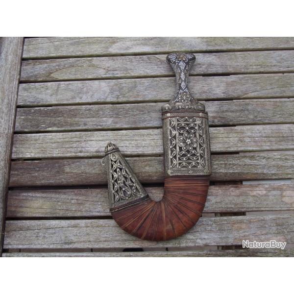 Poignard traditionnel du Yemen dit Djambya