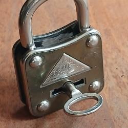 ANCIEN CADENAS ABUS 2 TOUREN
