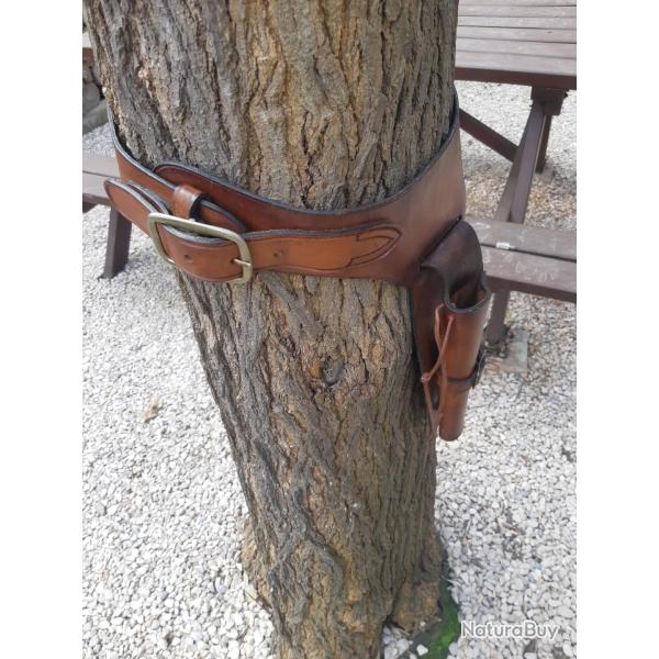 Ceinturon et etui western