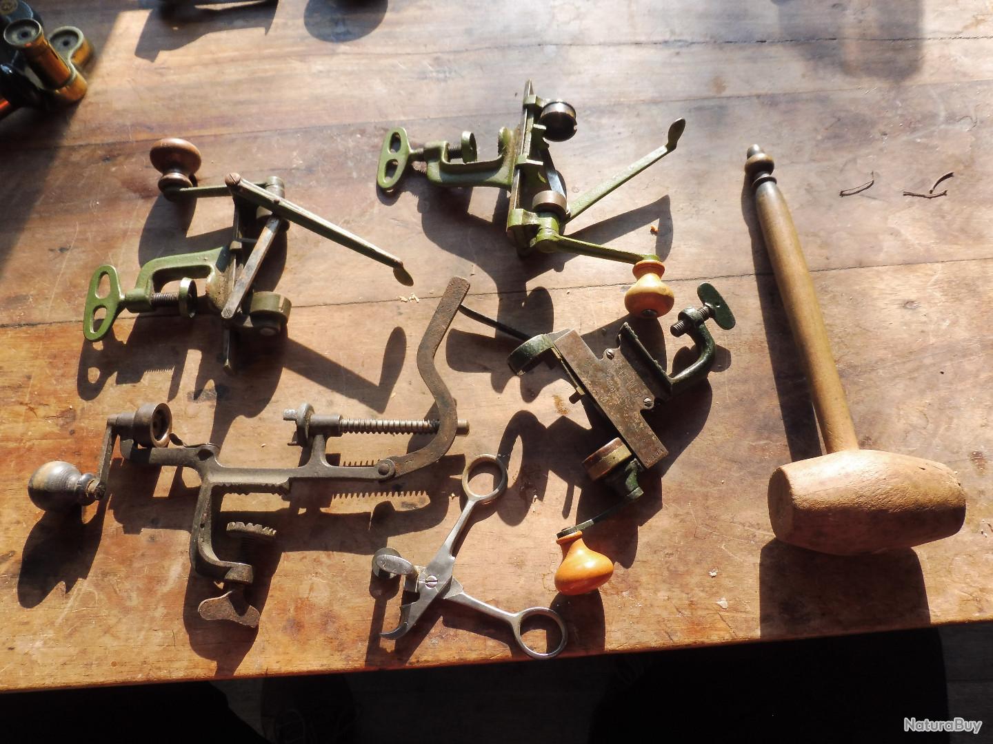 Lot 2 Ancienne sertisseuse à cartouches Chasse + 2 Doseurs à poudre