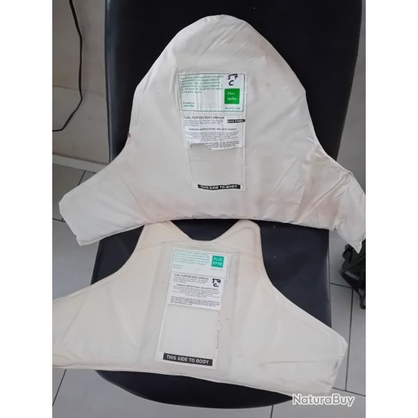 Ench�re lot de 2 plaques balistiques contre les armes de poings et les lames AEGIS 58X35 et 50x29 cm