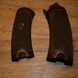 Paire de plaquettes de revolver 1892 Fran&ccedil;ais avec la rosette